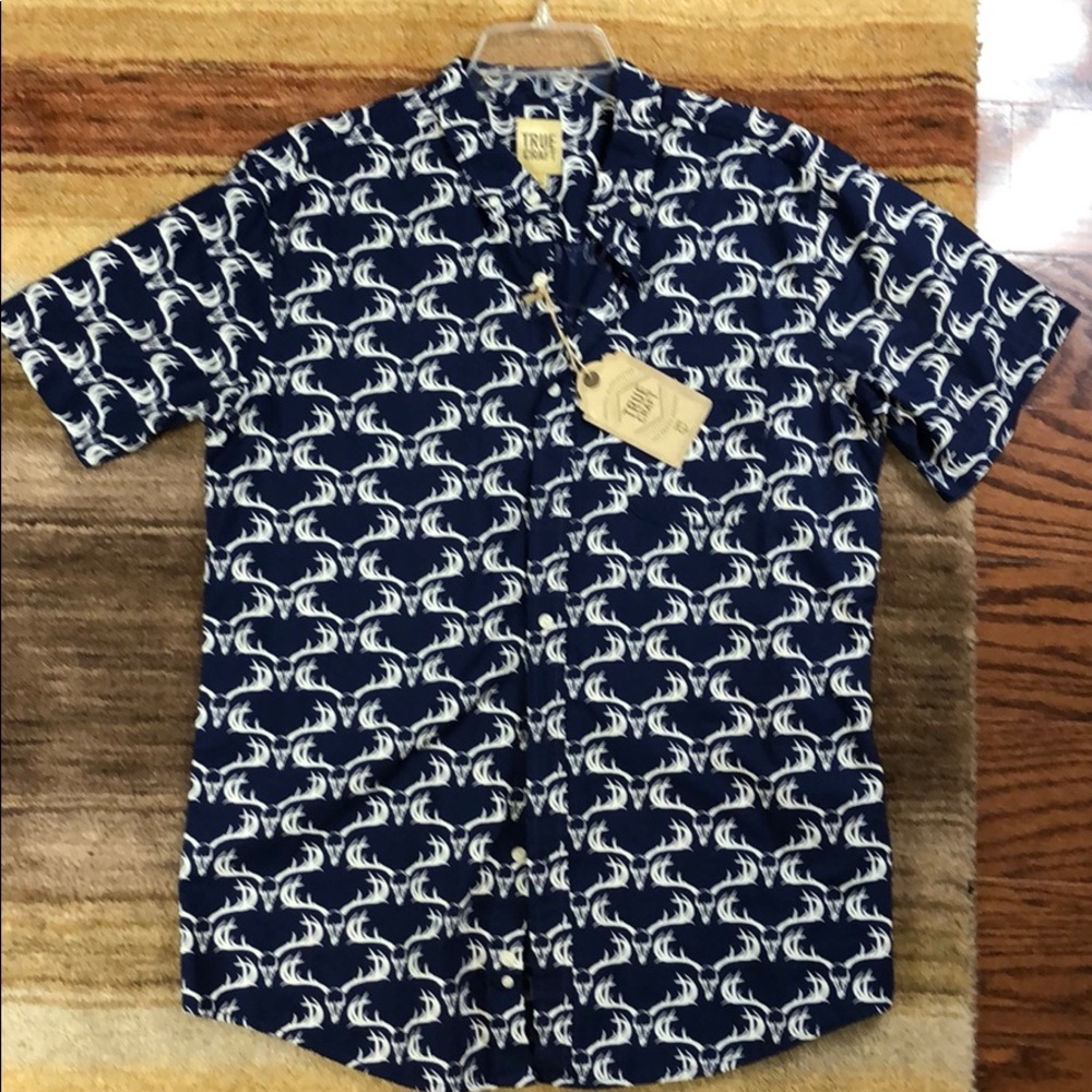 BNWT Men’s short sleeve shirt